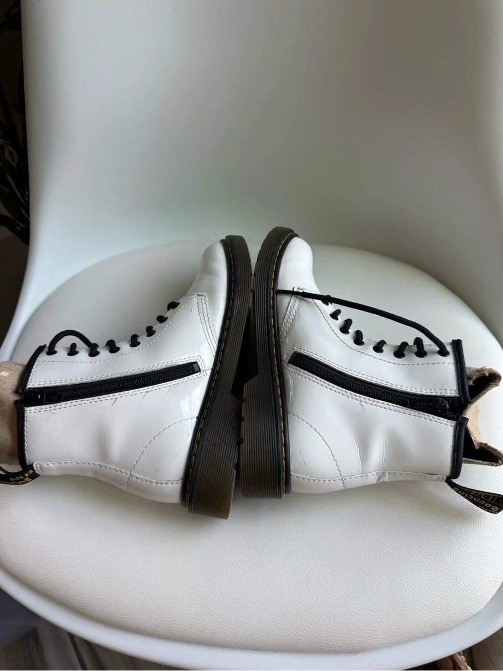 Dr. Martens 1460 White Patent Leather Kids Boots Size 3 EU 34 Combat Grunge
